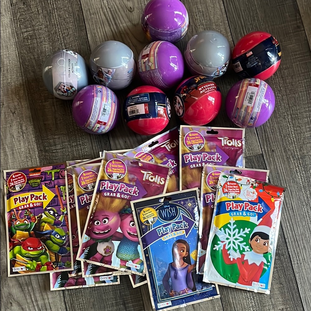 Purple and Red Surprise Puzzle Balls Trolls Disney Spider-Man set of 25